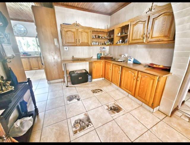 6 BEDROOM FREESTANDING FOR SALE IN MULBARTON